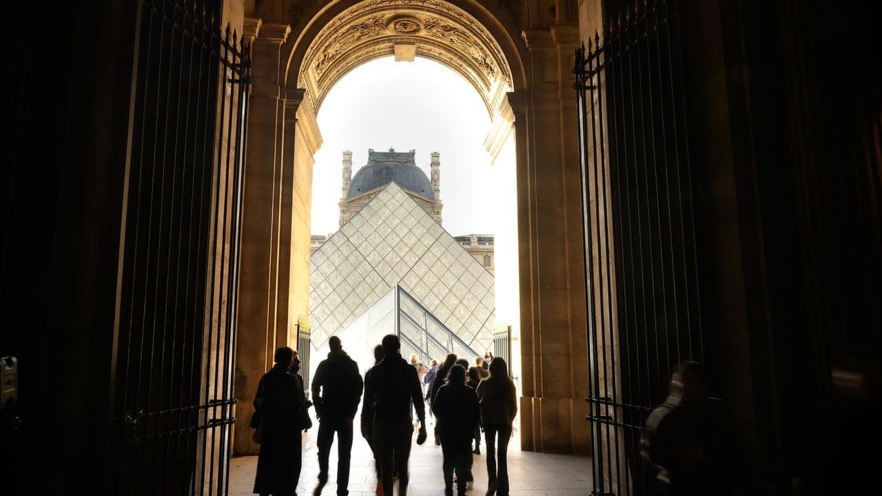 Two Louvre heist suspects 'had prior theft conviction'