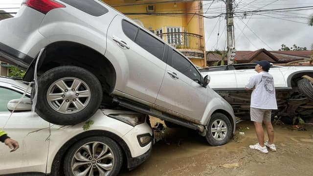 Typhoon kills 66 in Philippines, heads towards Vietnam