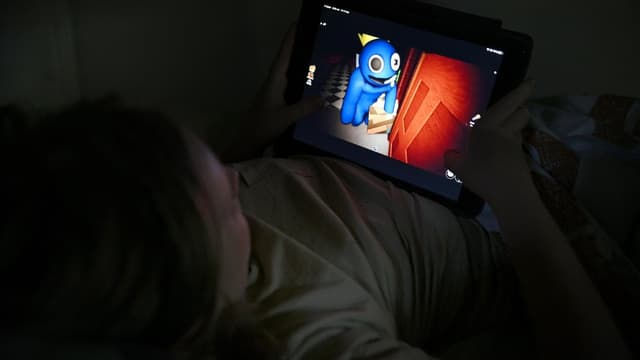 Roblox escapes under-16s social media ban for now