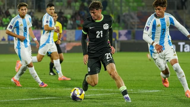 Teenager, key names among big Socceroos squad changes