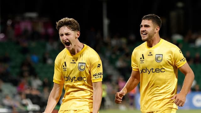 Mariners youngster produces screamer to beat Glory