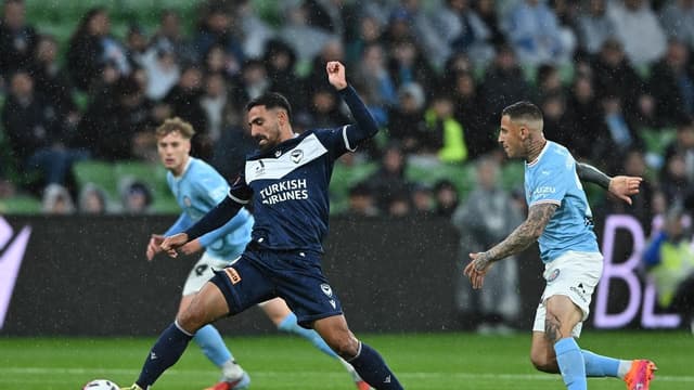 Victory coach turns up heat on struggling striker