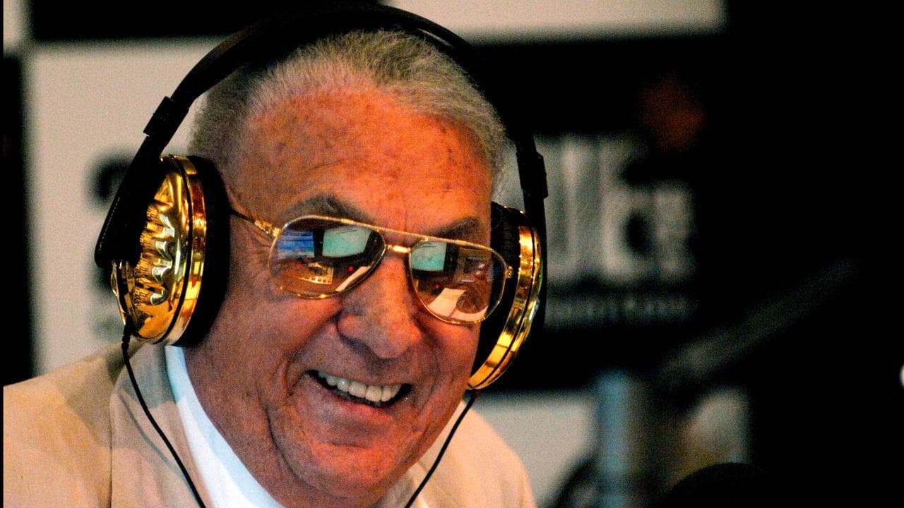 PM leads tributes for nation's 'Golden Tonsils'