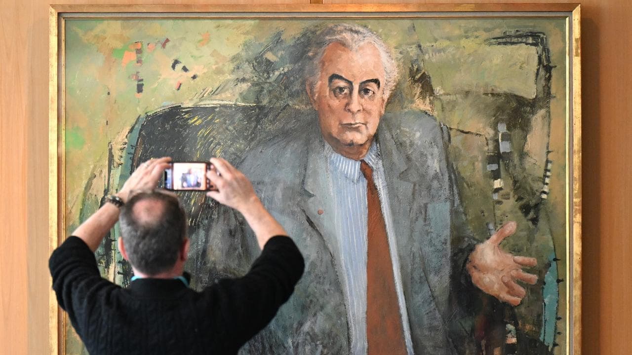 Gough Whitlam to be immortalised with Canberra statue