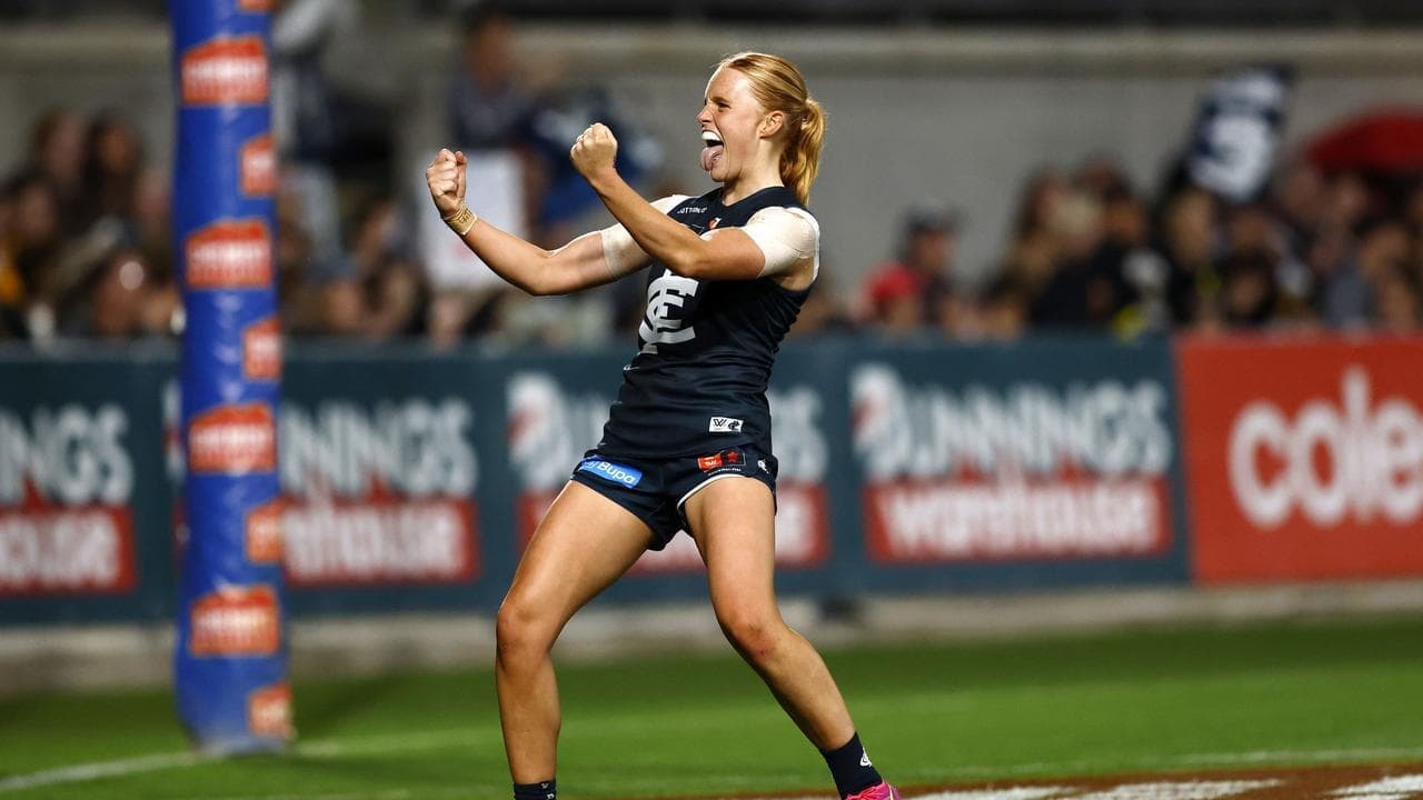 Blues barge into AFLW prelim after hammering Hawks