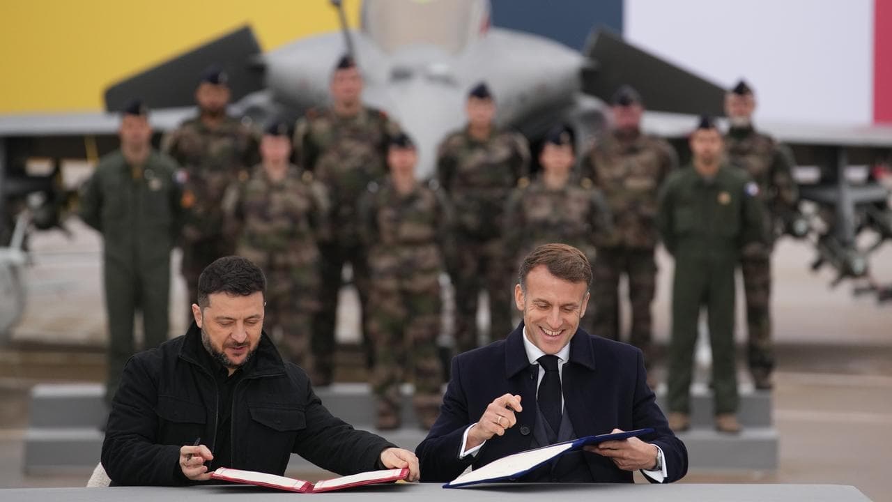 Ukraine signs historic deal for 100 French warplanes