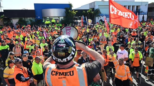 Police accused of signing secret agreement with CFMEU