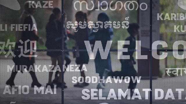 'Cesspit': schools told to back kids' social media ban