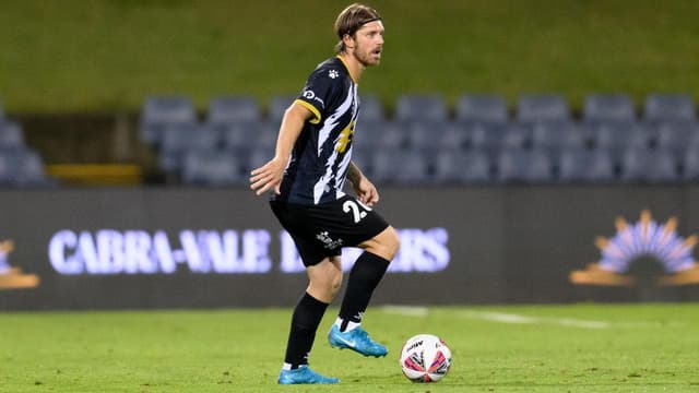 Sawyer strike lifts Bulls over Phoenix in ALM