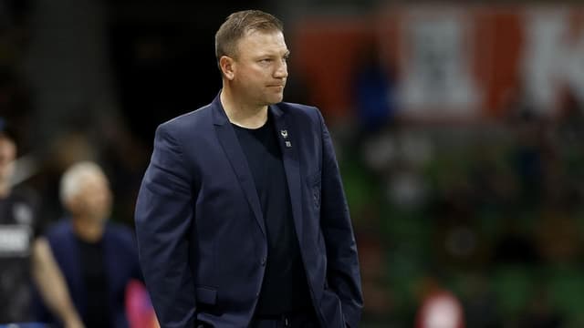 Pressure builds on Victory boss after rough start