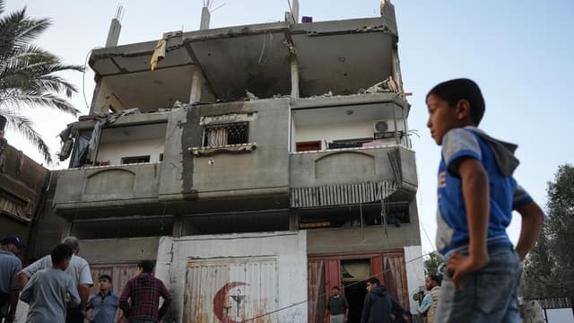 Israeli air strikes kill 24 in Gaza