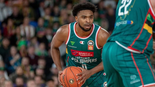 JackJumpers make it three straight over Kings