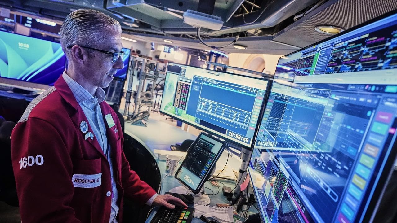 Wall Street ends higher on tech rebound, rate cut bets