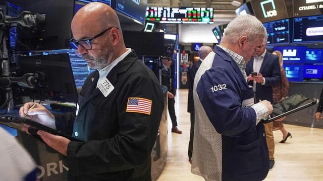 Wall St ends higher on growing bets for Fed rate cut