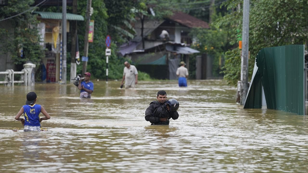 At least 56 dead in Sri Lanka floods, 21 missing