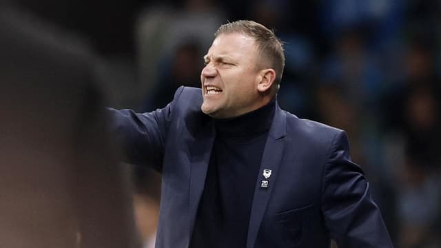 'It was like a cow pat': Suncorp Stadium cops a roast