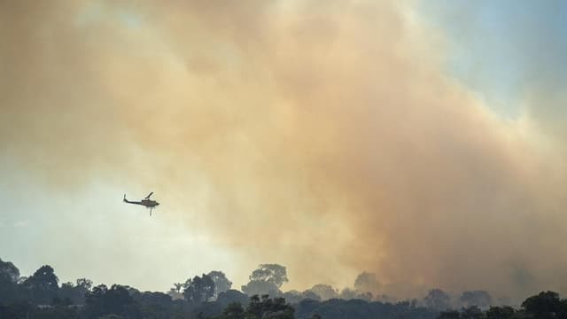 Residents told to evacuate as bushfire threatens homes