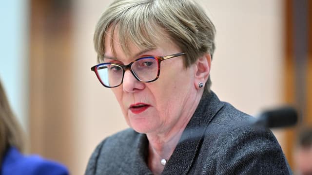 Watchdog challenged over triple zero risk in old phones