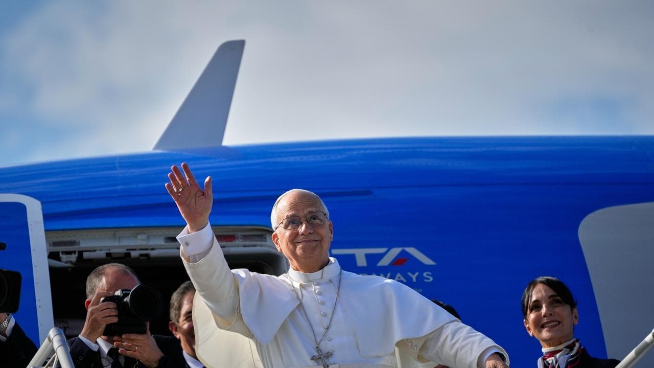 Pope urges Middle East to reject 'horror of war'