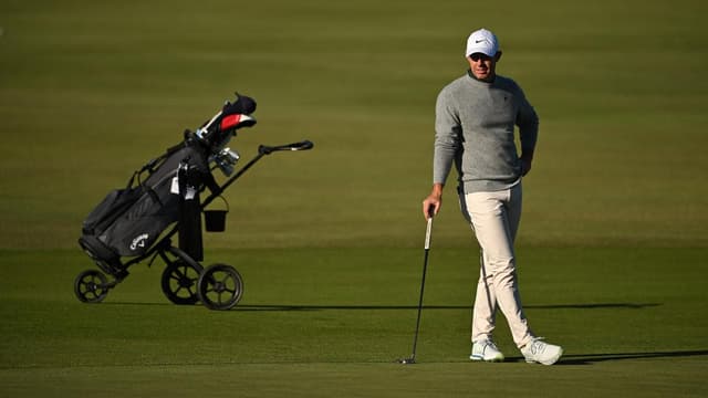 McIlroy sets cat among birdies at Royal Melbourne
