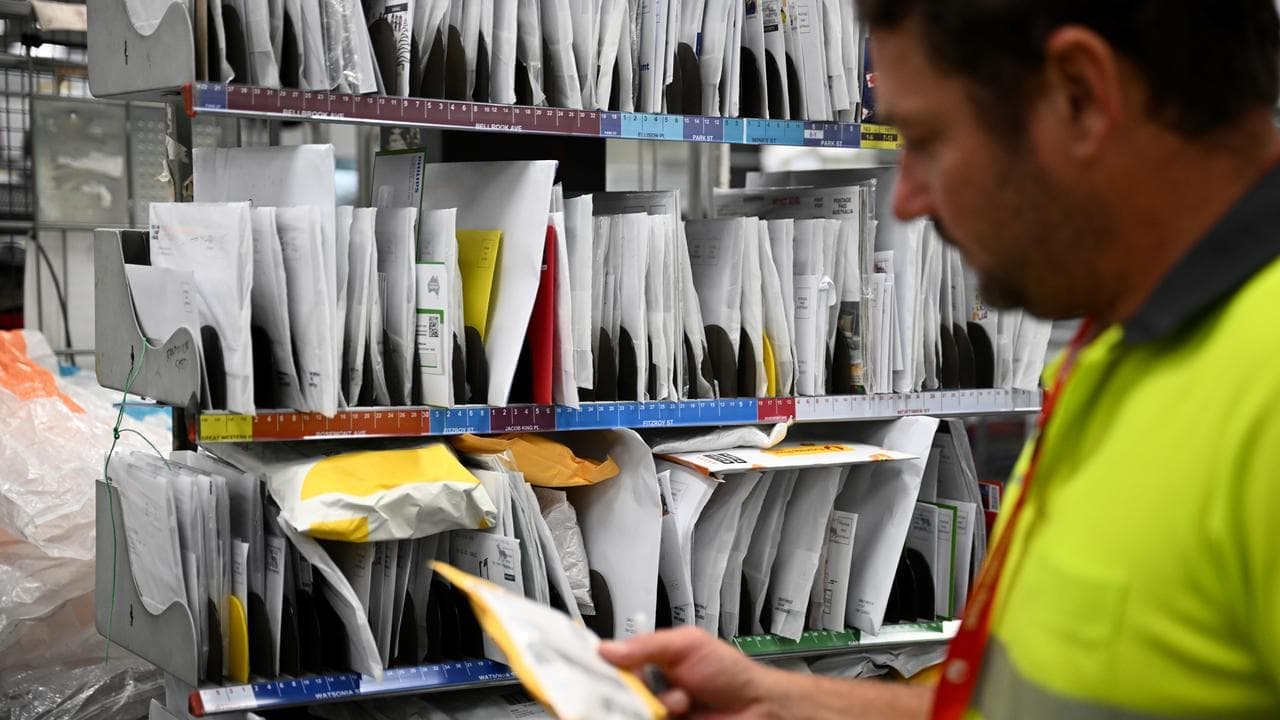 Player tips AI to send half of logistics jobs packing