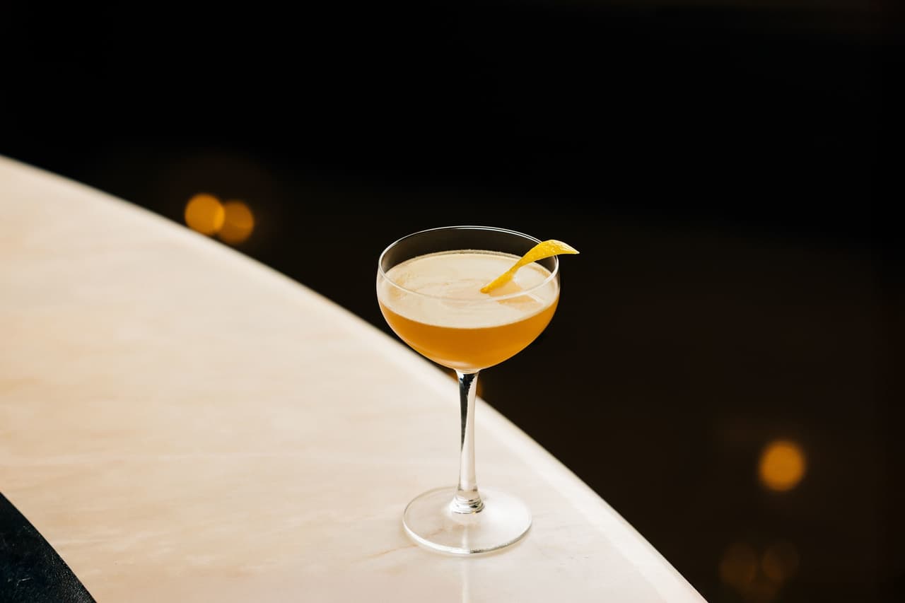AVENUE DES CHAMPS-ELYSÉES CELEBRATES THE REVIVAL OF ITS SIGNATURE COCKTAIL: THE "CHAMPS-ÉLYSÉES COCKTAIL" FIRST CREATED IN 1925 WITH COGNAC HENNESSY