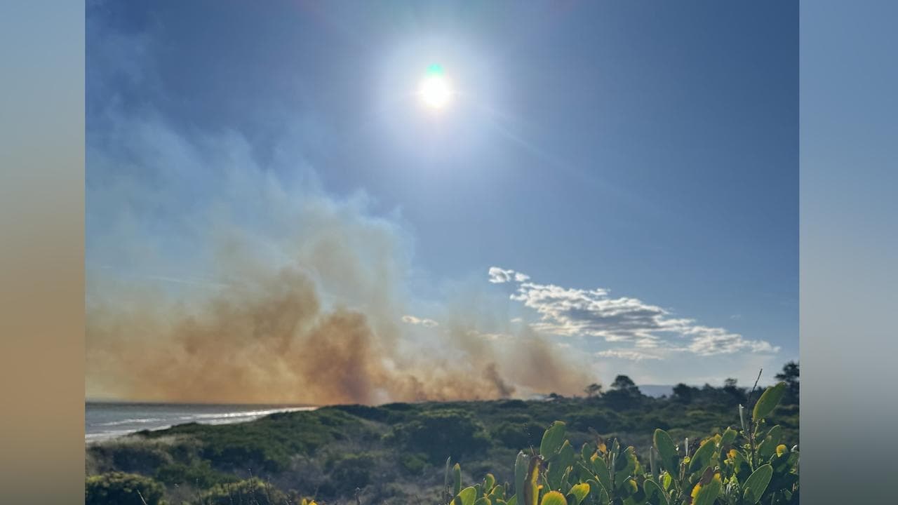 Bushfires flare as extreme weather bakes much of nation