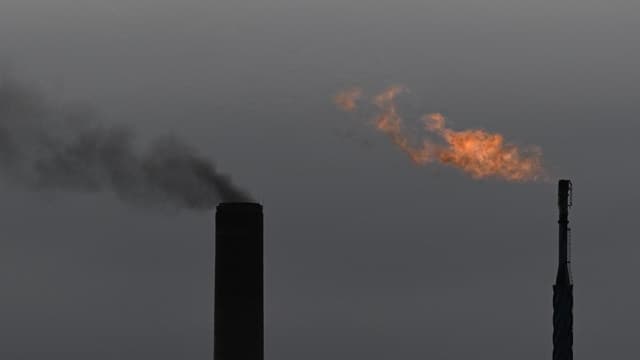 Reserve gas, reduce prices, union tells government