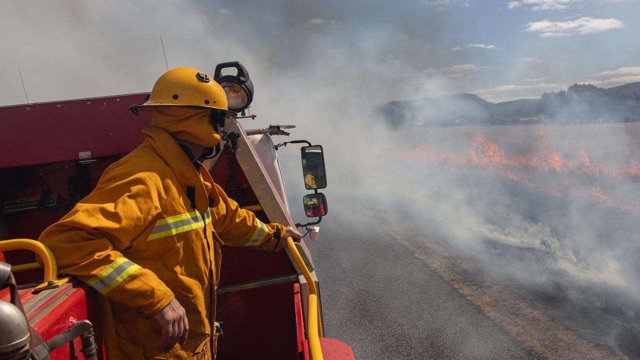 Strong winds and widespread heatwaves fuel fire threat