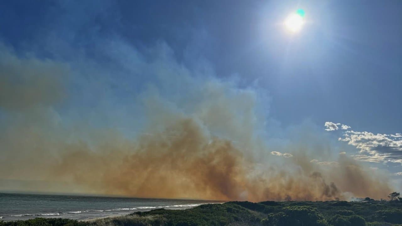 Winds, storms and heatwaves goad 'erratic' fire threat