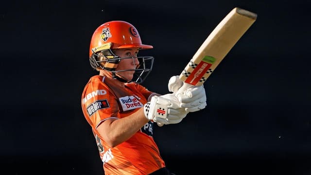 Scorchers book final spot with Renegades defence over