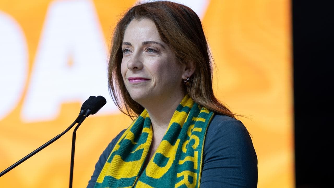 Labor digs in on entitlements as minister cops scrutiny