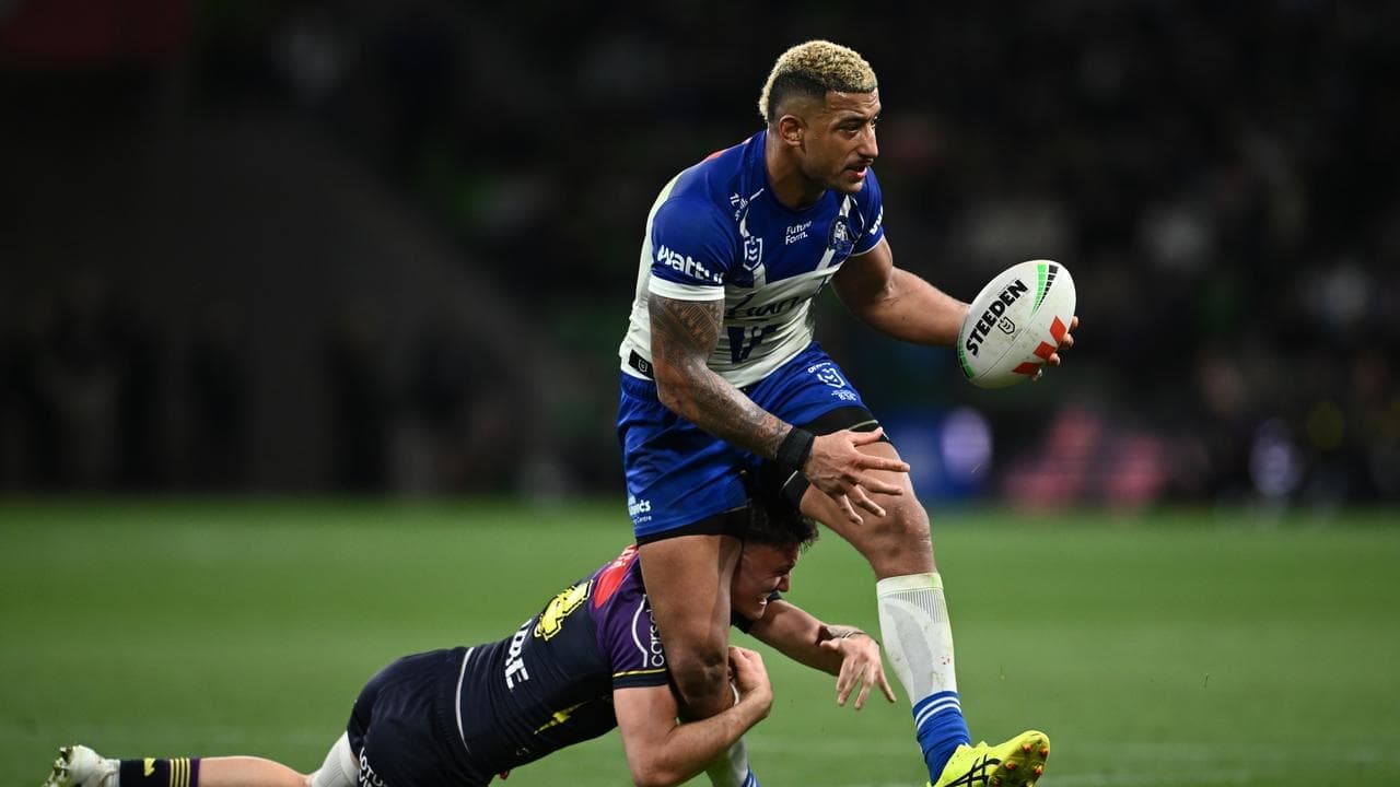 New deal keeps Bulldogs behemoth out of Bears' clutches