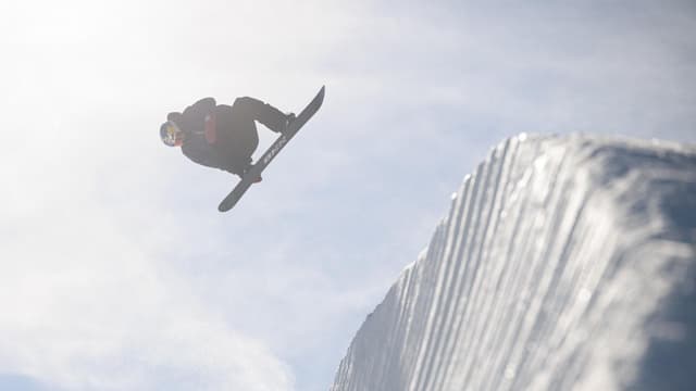 Aussie star James swamped by Japanese snowboard threats