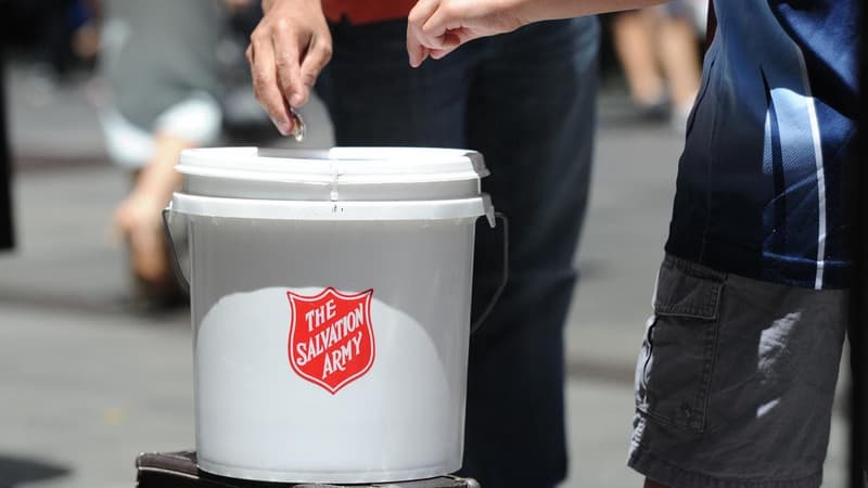 Fake charity pages spruik 'Christmas loans' on Facebook