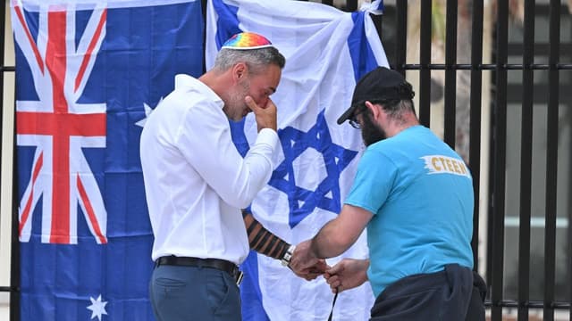 No retreat on Bondi terror: Jews pray for turning point