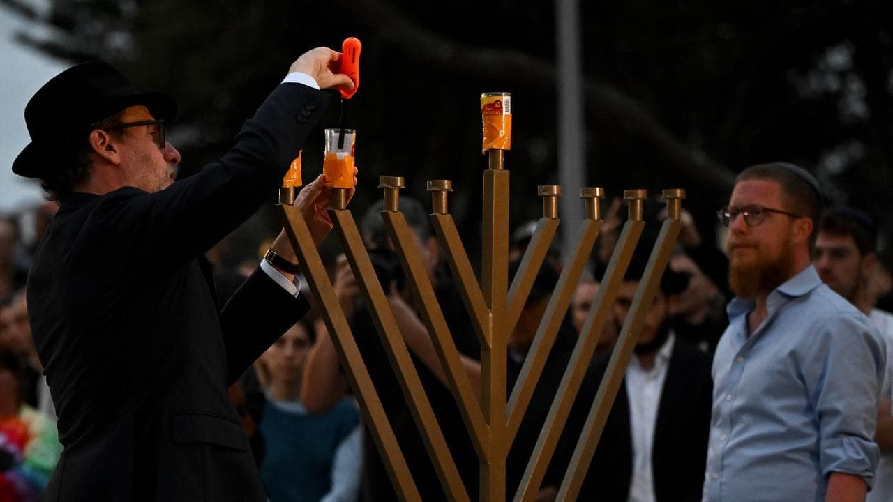 Heartbroken Bondi mourners light path out of darkness