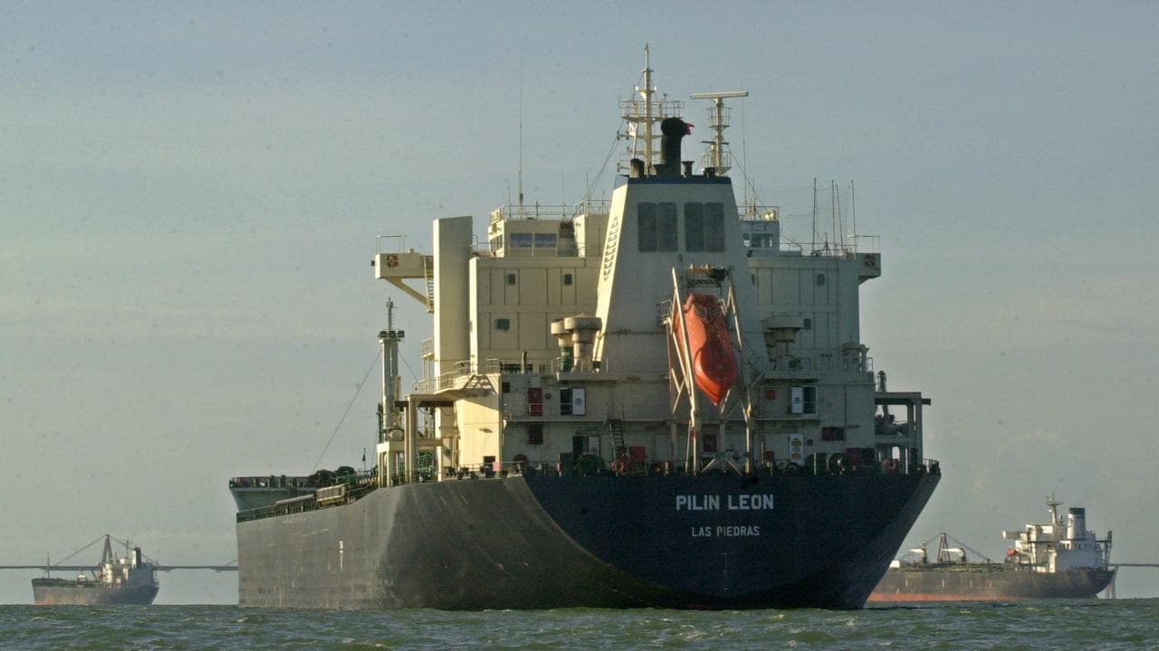 Trump orders blockade of oil tankers in Venezuela