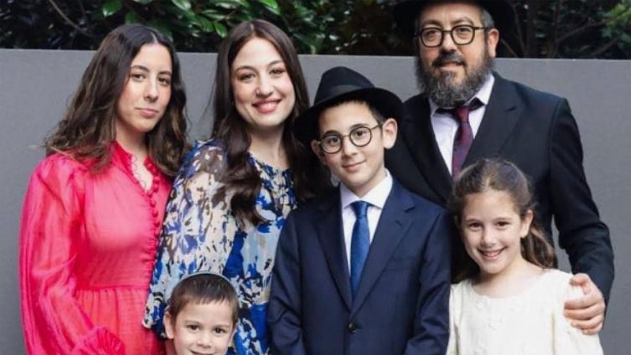 Hundreds gather to mourn slain Bondi rabbi
