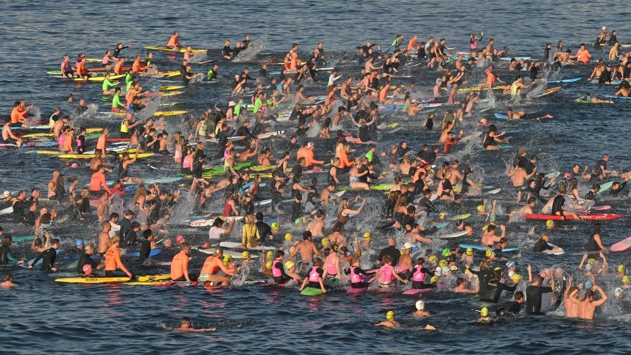 Surfers converge on Bondi to remember shooting victims