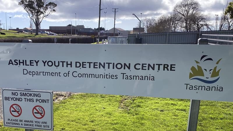 Two youths on the run after fleeing detention centre