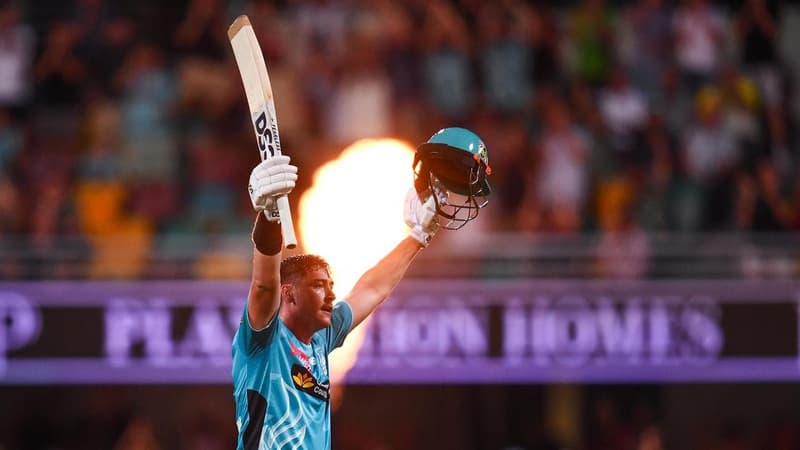 Renshaw blocks Ashes buzz to blast heroic BBL knock