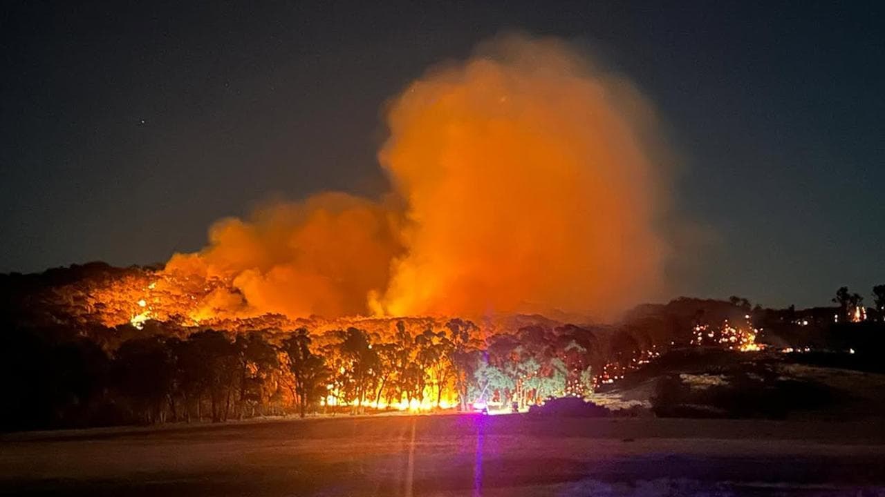 Properties lost in fires as national heatwave builds