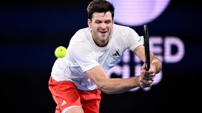 Poland push Swiss into doubles decider in Cup final