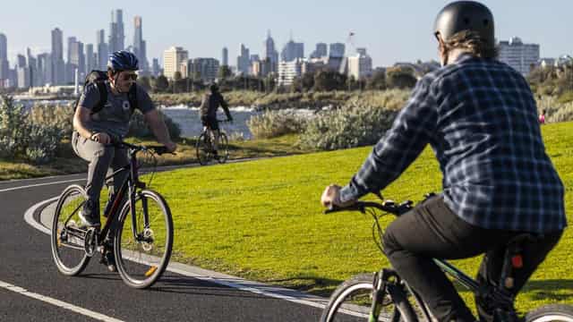 Aussies urged to triple bus, train, bike and hike trips