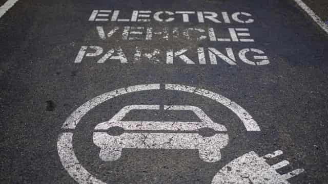 Apartment dwellers face electric car-charging dilemma