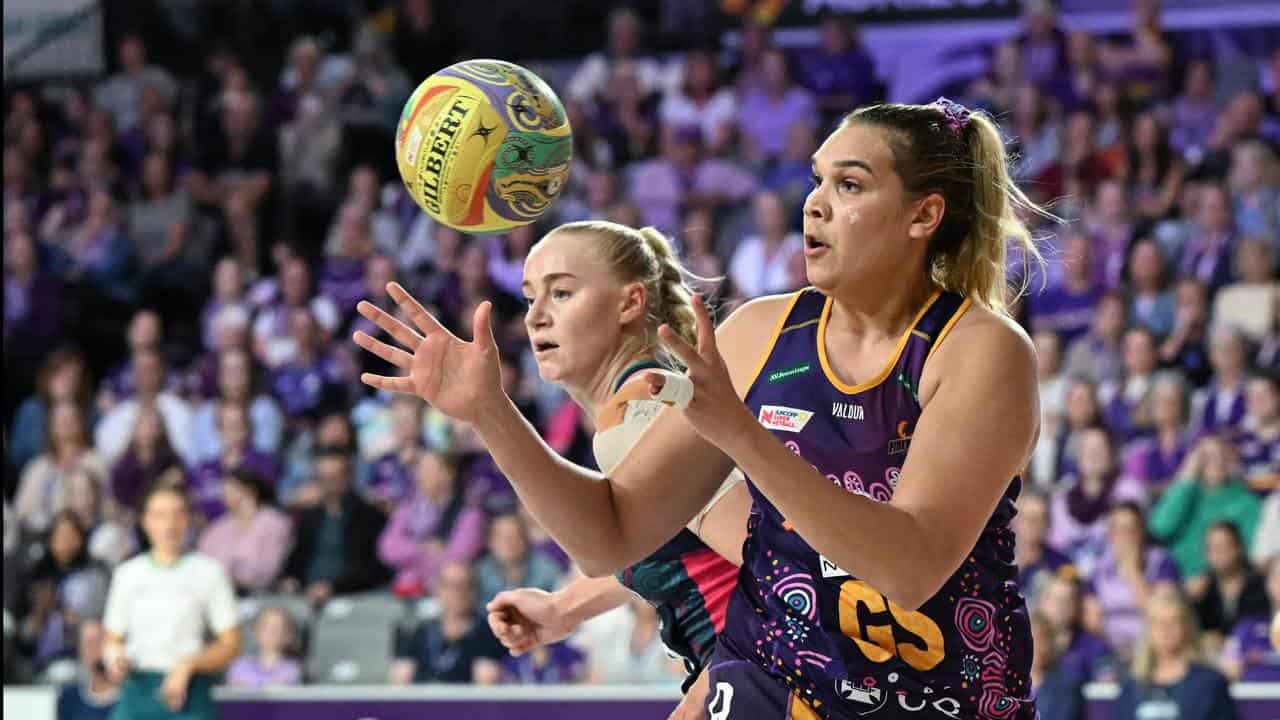 Queensland Firebirds shock Vixens in Super Netball