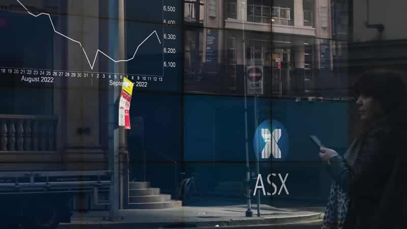 Aust shares drop as high rates weigh on property, tech