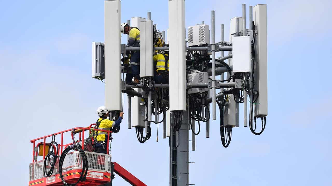 'Praying helps' make a phone call in regional Australia