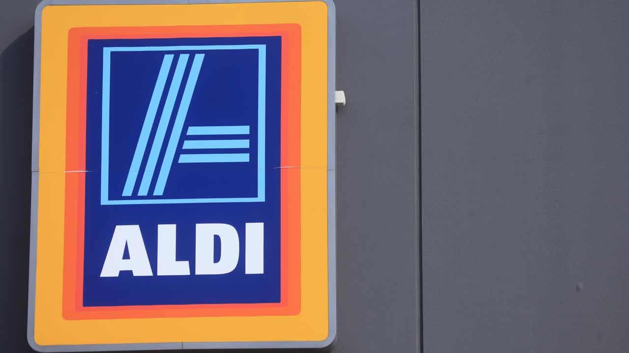 Truck drivers protest at Aldi over safety standards